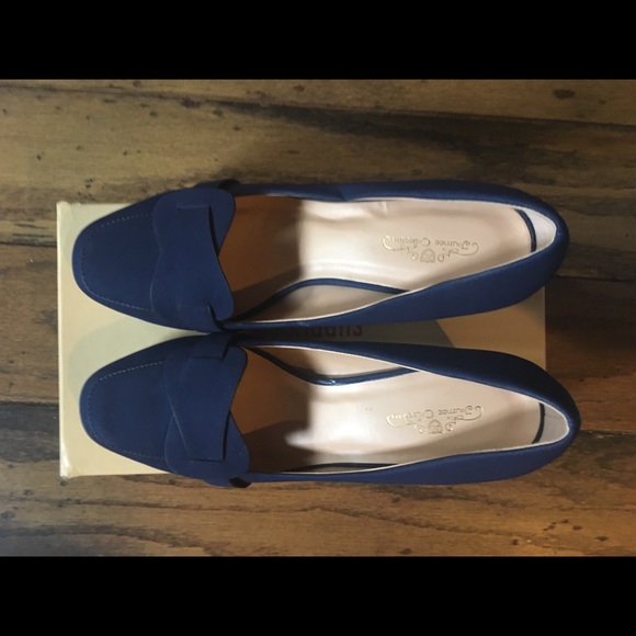 COPY - 🌺Faux Suede Navy pumps🌺 - Picture 1 of 3
